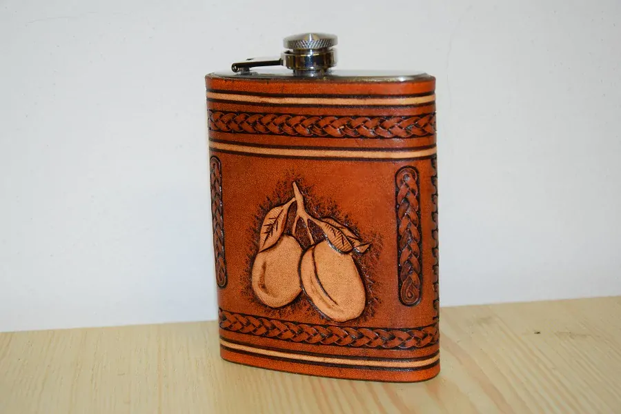 Nerezová placatka v kůži - švestka 2