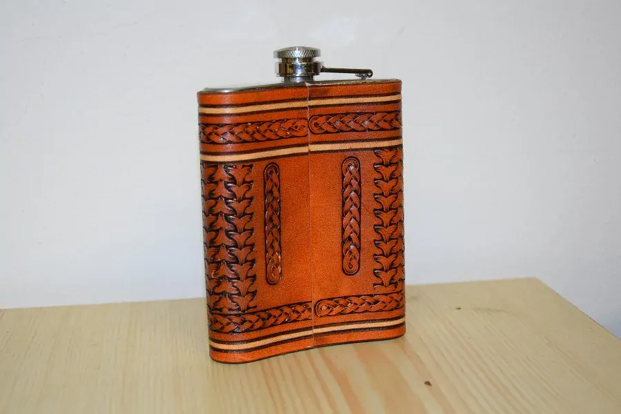 Nerezová placatka v kůži - švestka 2