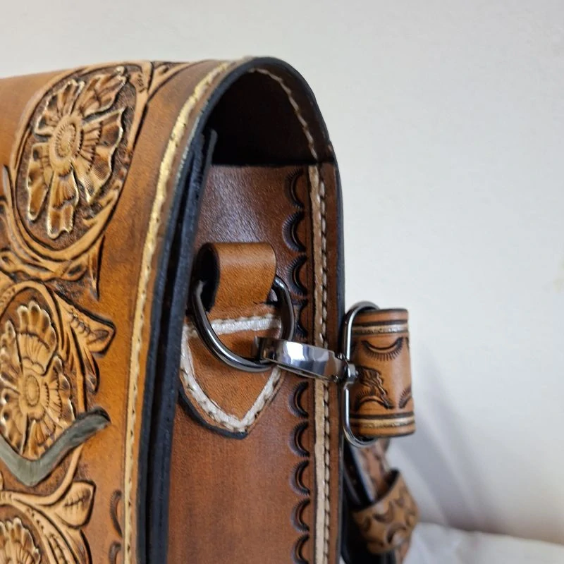 Dámská kožená kabelka přes rameno - lebka býka